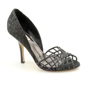 Badgley Mischka so 10 black pumps NWT
